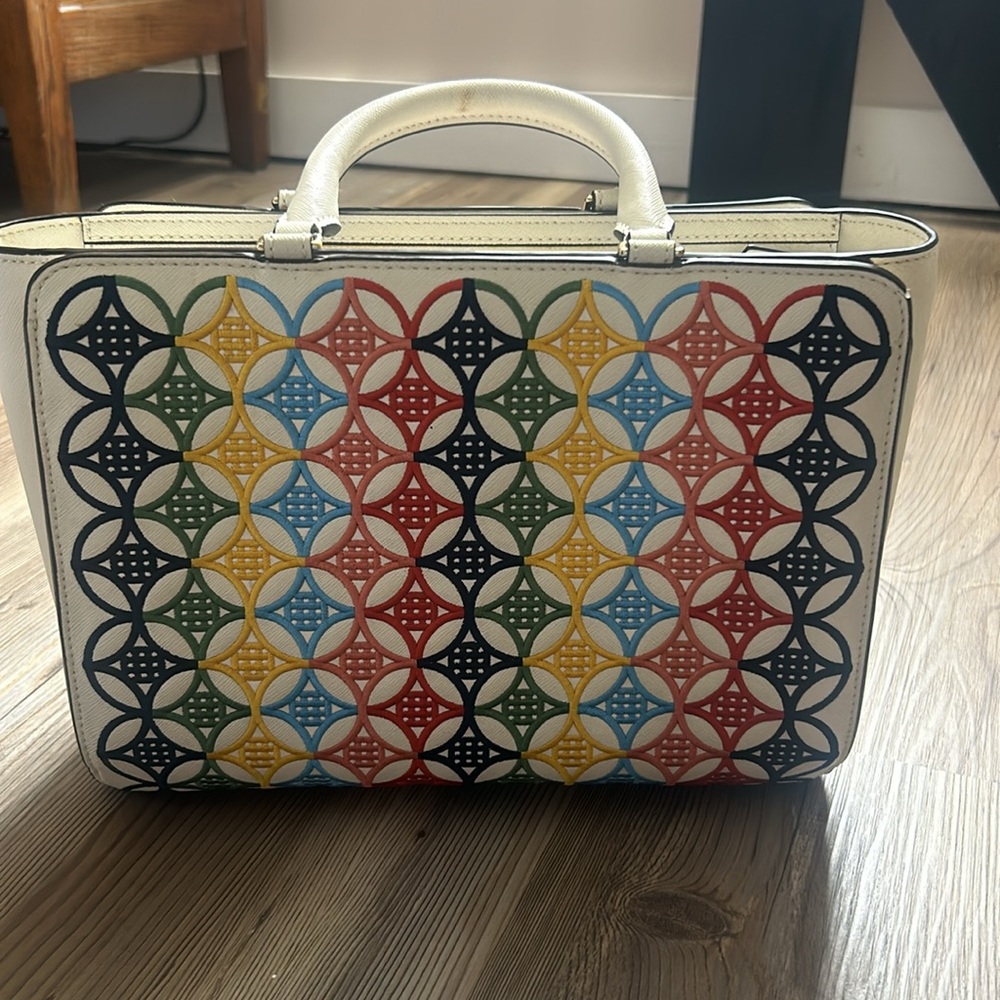 I purchased this adorable bag, removed the tags but then never used it. - Picture 5 of 5